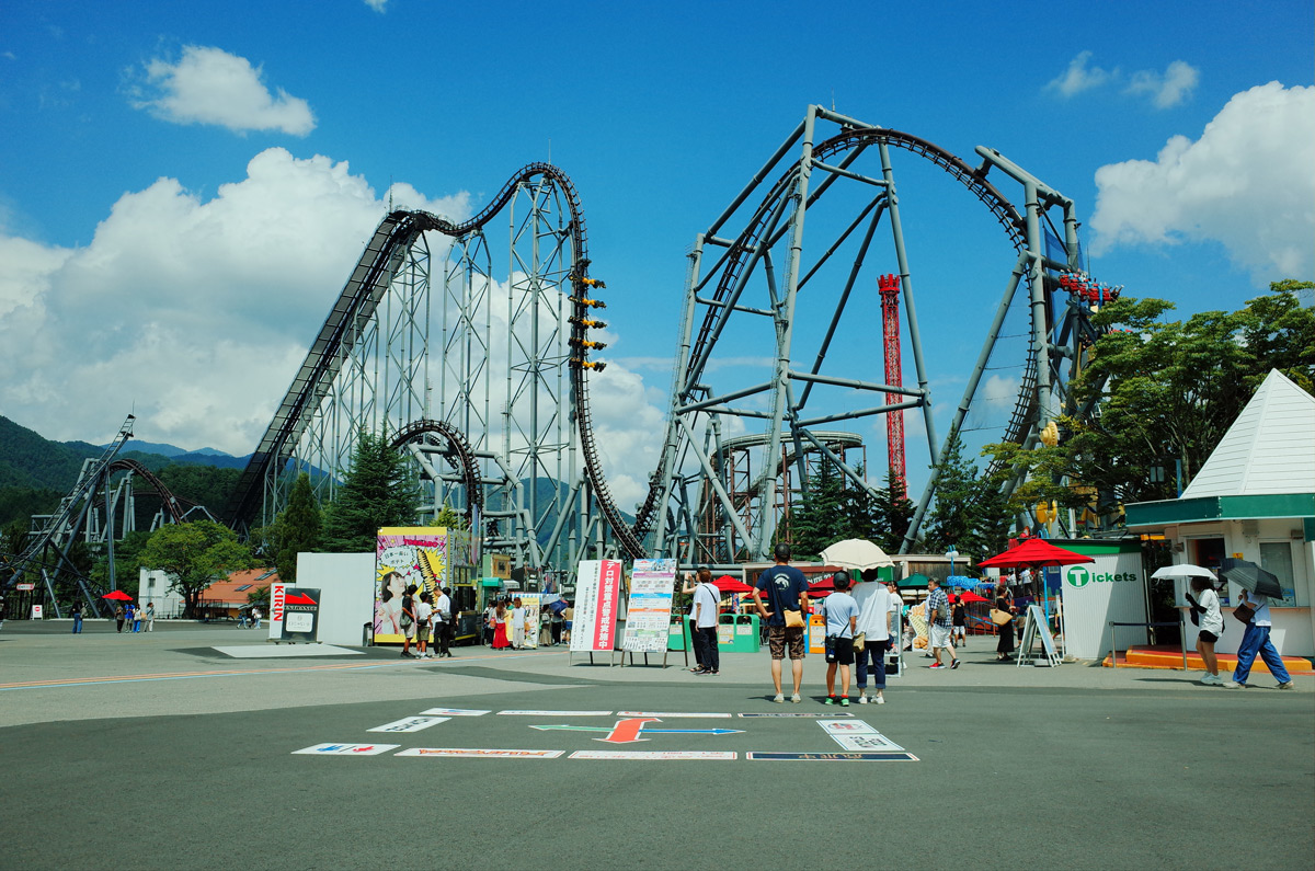 Wide view of Eejanaika in action with car in drop at Fuji-Q Highland